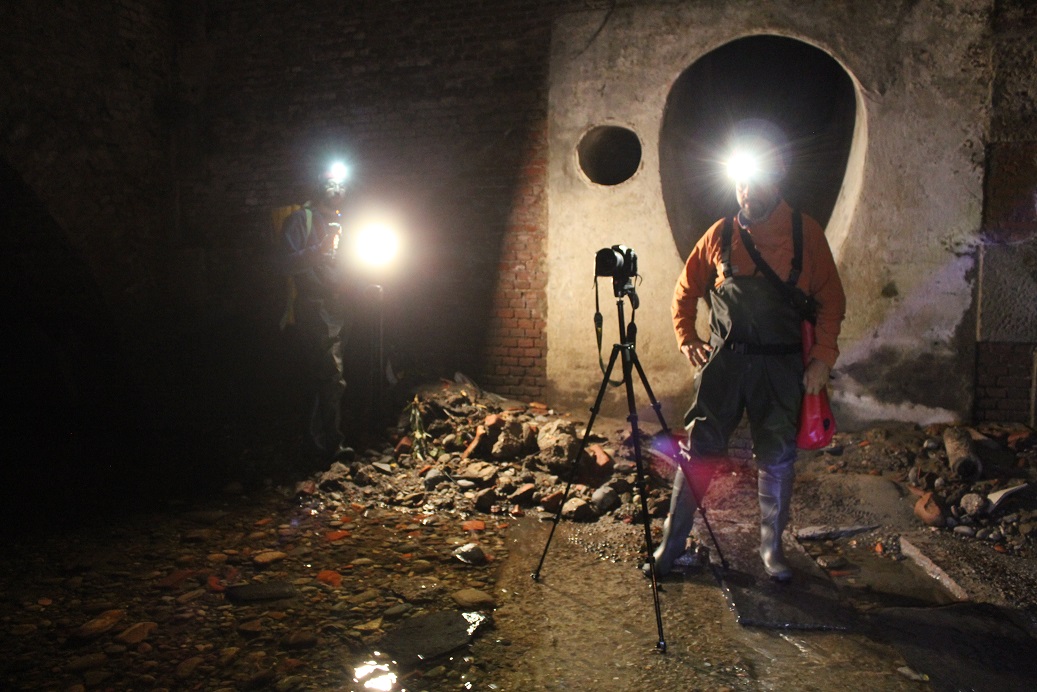 Esplorazione sotterranea dell'alveo coperto del Torrente - o fiume - Lura a Saronno