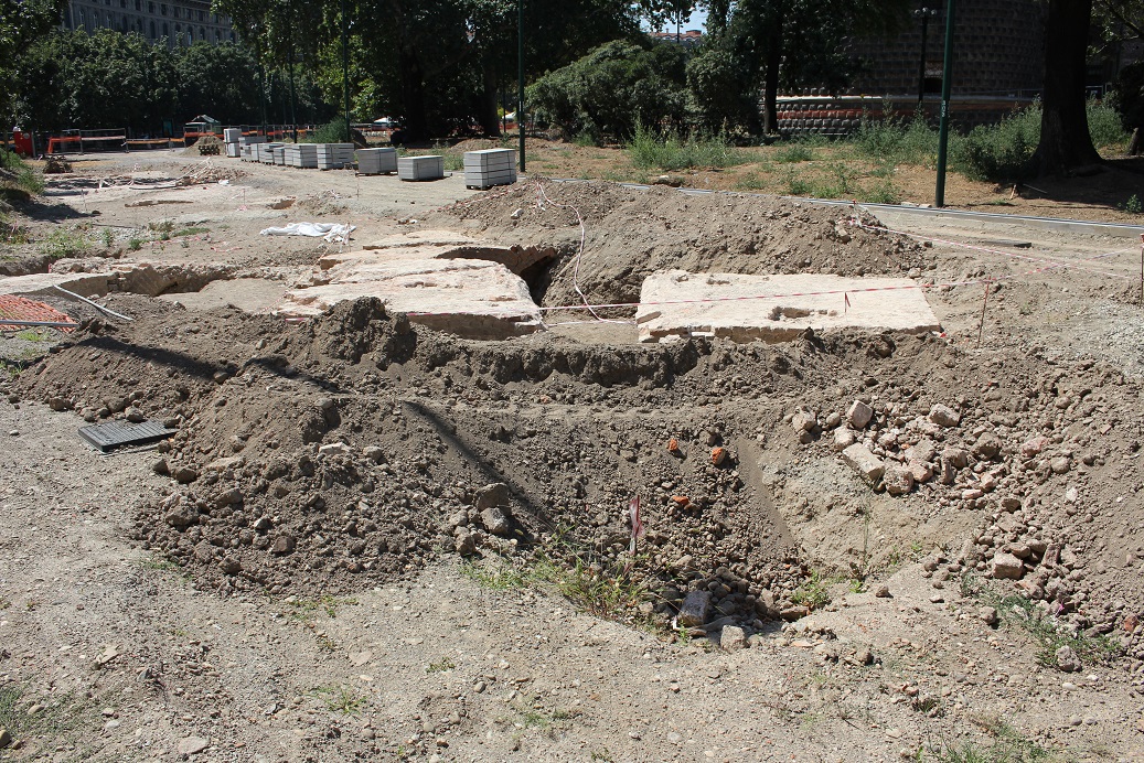 Le buche sopra il Baluardo Albuquerque dovevano inizialmente servire per piantumare alberi