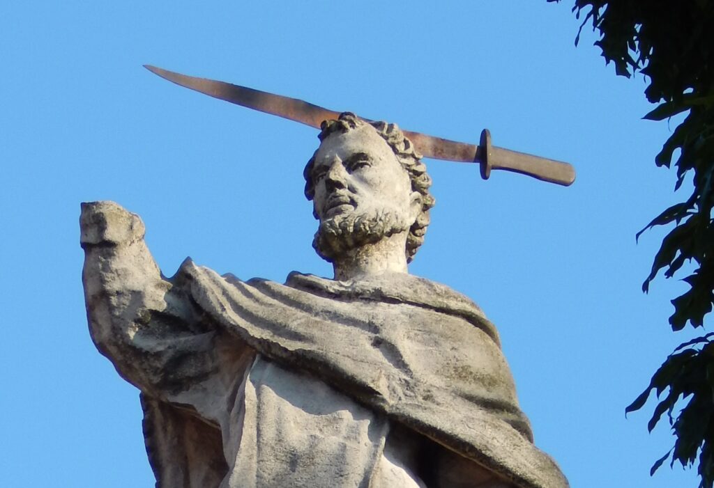 Sant'Eustorgio: Statua di Pietro da Verona